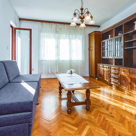 Lovely Apartment In Podstrana With Kitchen Eksteriør bilde