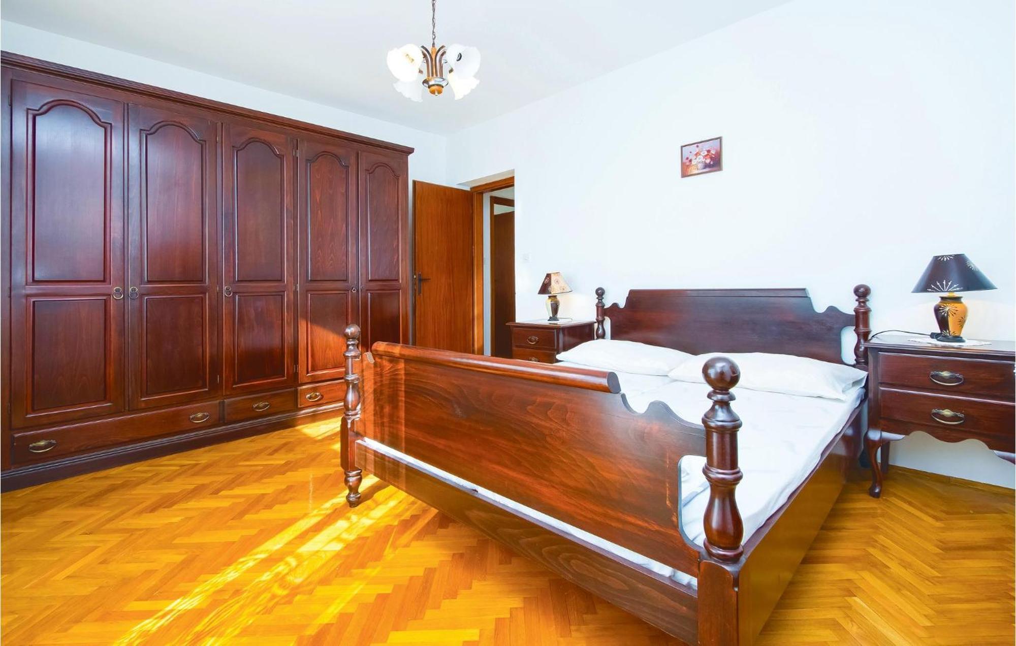Lovely Apartment In Podstrana With Kitchen Eksteriør bilde
