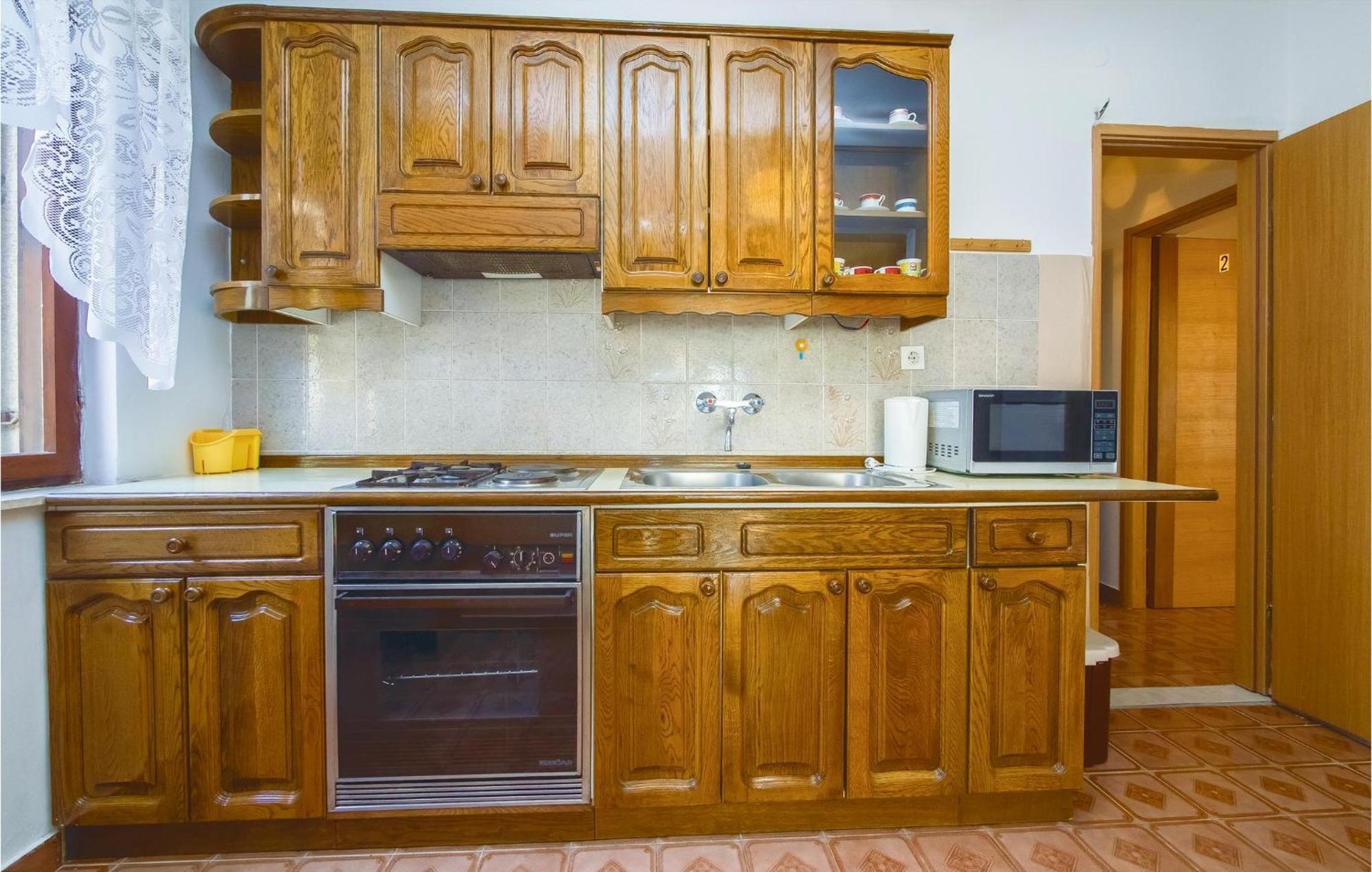 Lovely Apartment In Podstrana With Kitchen Eksteriør bilde